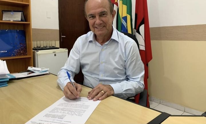 Prefeito de Lorena assina manifesto para aquisição de mais vacinas contra a Covid-19