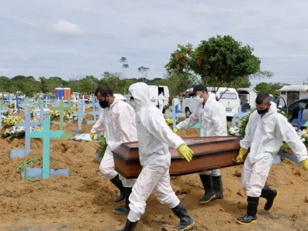 Brasil pode registrar cem mil mortes por Covid-19 em abril