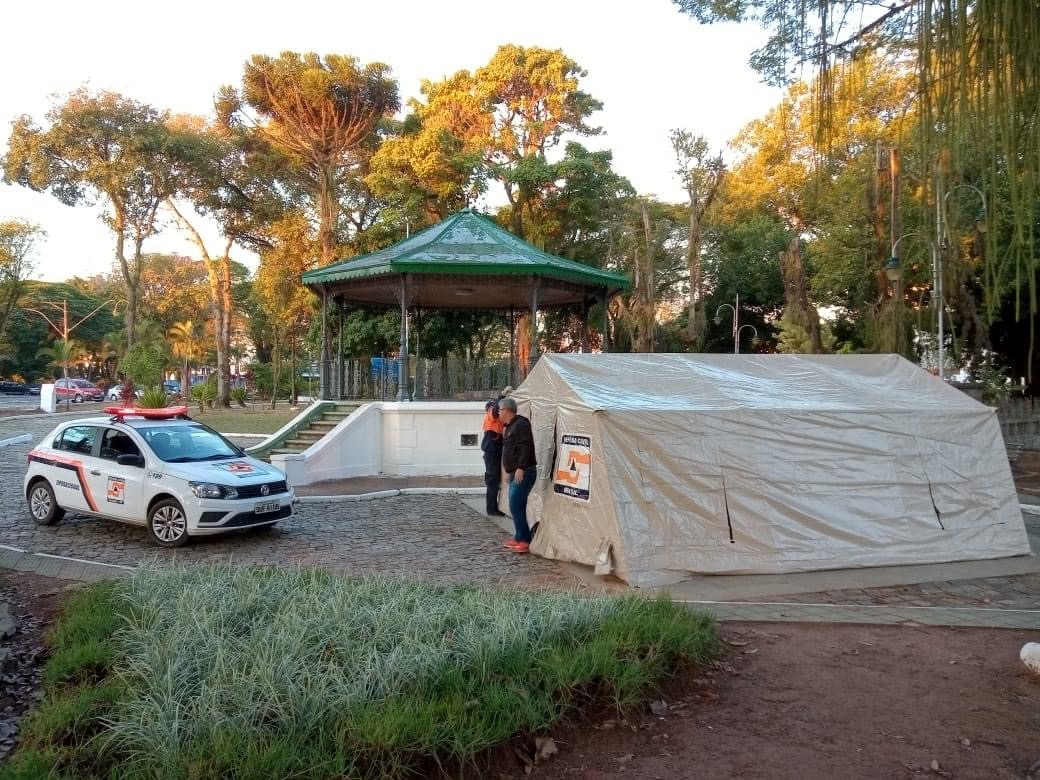 Defesa Civil de Taubaté disponibiliza uma barraca de apoio para as pessoas em situação de rua