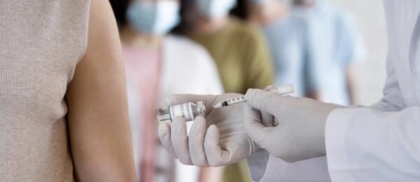 Vacinação contra a COVID-19 continua em Lorena