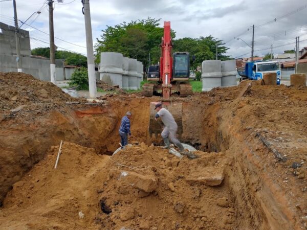 Manutenções na drenagem dos bairros de Pinda são realizadas na última semana