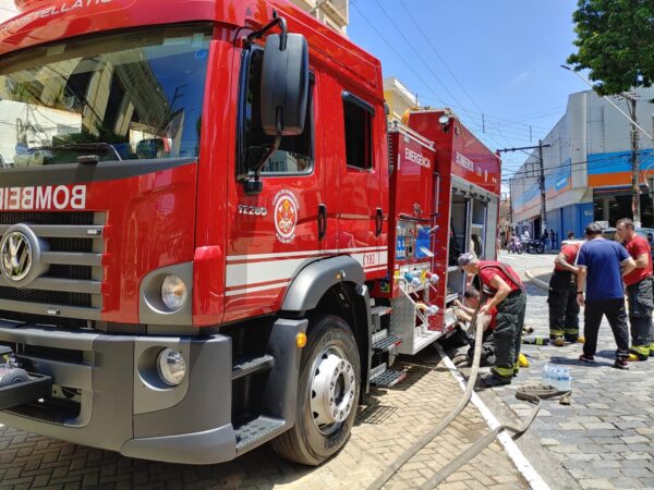 Bombeiros de Guará recebem o veículo Auto Bomba Salvamento