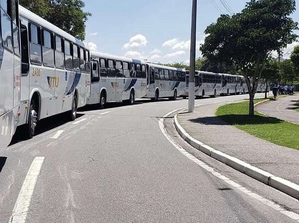 Trabalhadores do transporte coletivo de Jacareí fazem paralisação