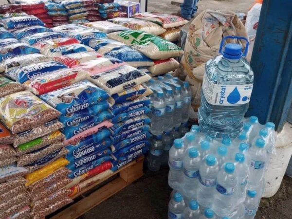 2 toneladas de alimentos são arrecadadas em Taubaté para ajudar Petrópolis