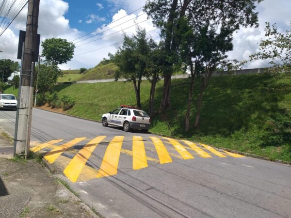 Equipes da Secretaria de Segurança e Mobilidade Urbana de Guará reforçam sinalização