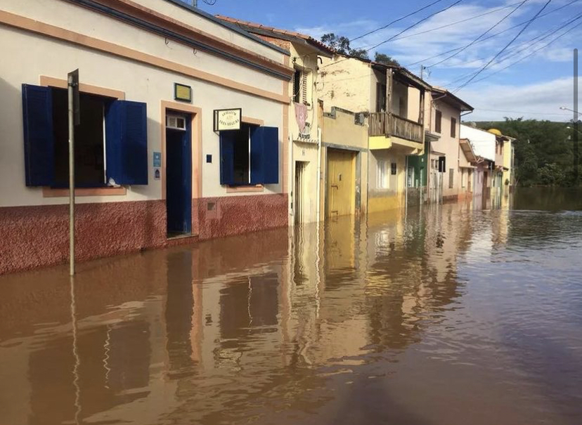 30 famílias precisam deixar suas casas devido à cheia do rio em São Luiz do Paraitinga