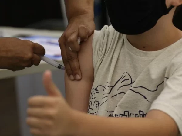 Guará realiza vacinação contra a COVID-19 nas escolas municipais