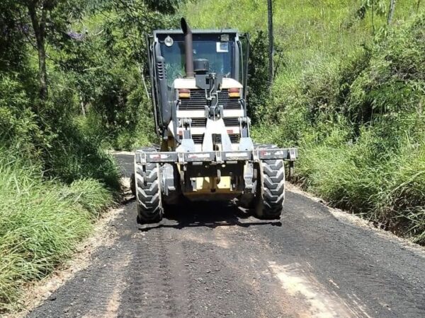 Secretaria de Agricultura e Meio Ambiente trabalha na manutenção das estradas rurais