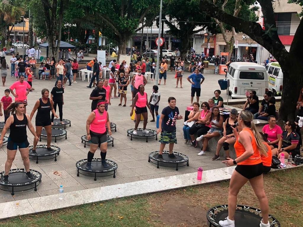 Fundo Social de Solidariedade realiza Dia das Mulheres na Praça Arnolfo de Azevedo