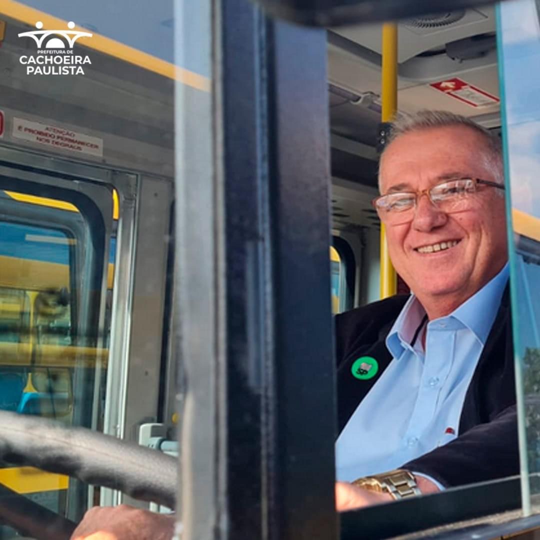 Cachoeira recebe micro-ônibus escolar do Governador Rodrigo Garcia