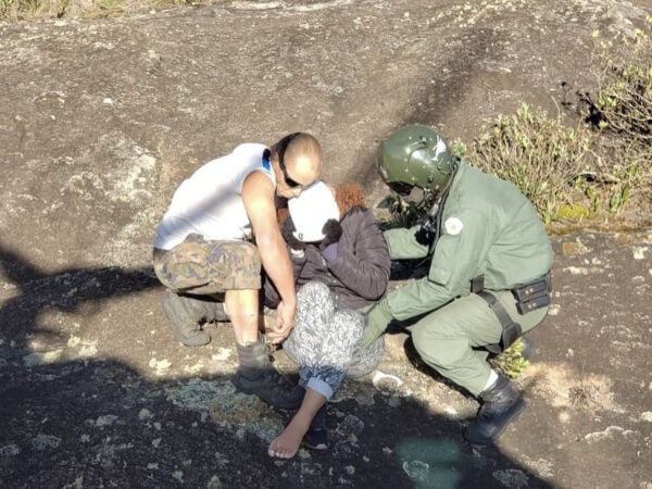 Após queda, mulher é resgatada no Pico dos Marins