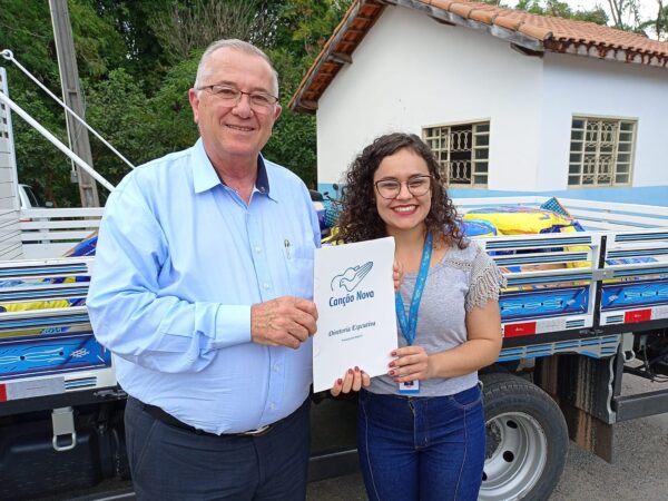 Cachoeira agradece a Canção Nova e voluntários pela doação de ração para os animais do abrigo temporário