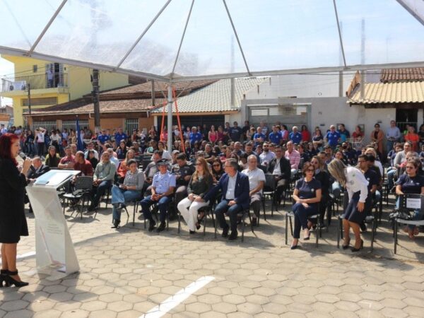 Guará inaugura escola cívico-militar