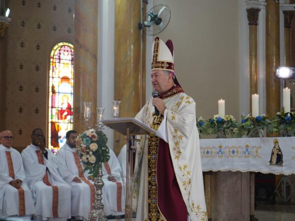 Missa solene é realizada em homenagem ao Dia da Padroeira