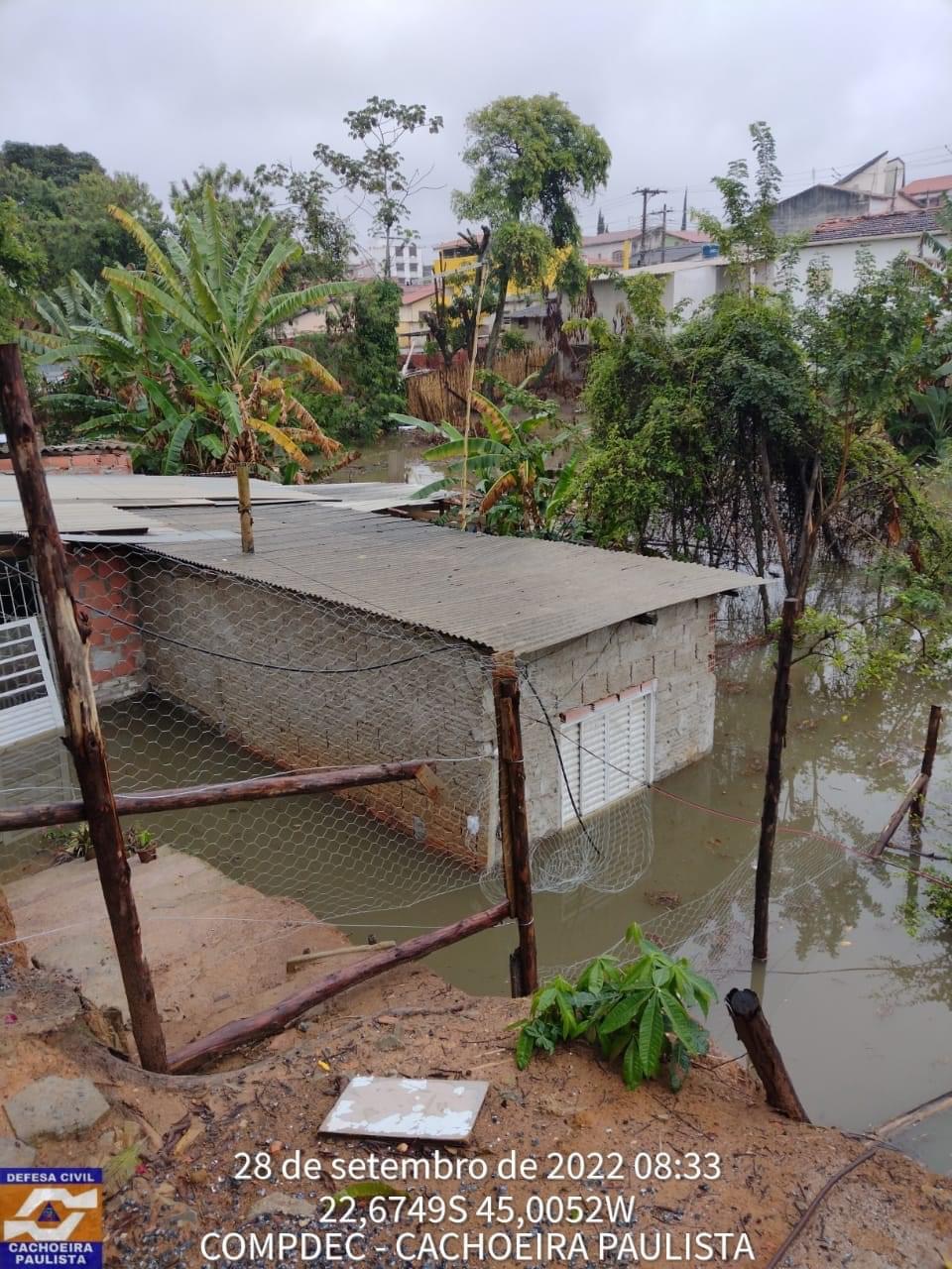 Prefeitura de Cachoeira presta apoio às famílias atingidas pelas chuvas