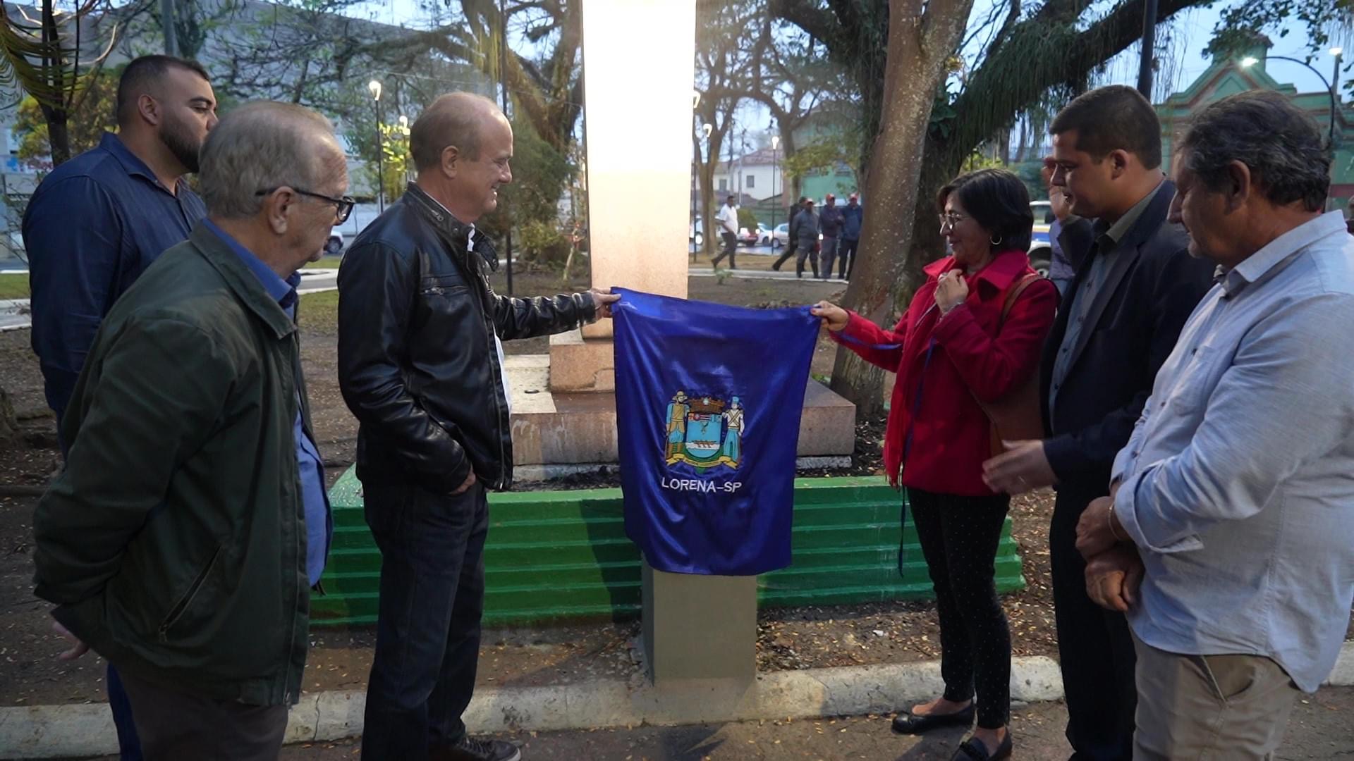 Prefeitura entrega iluminação de LED na Praça Conde de Moreira Lima