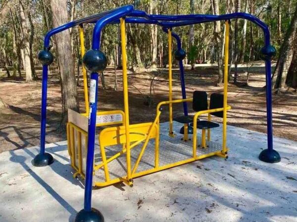 Em Cruzeiro, Prefeitura inaugura Academia e Playground adaptados