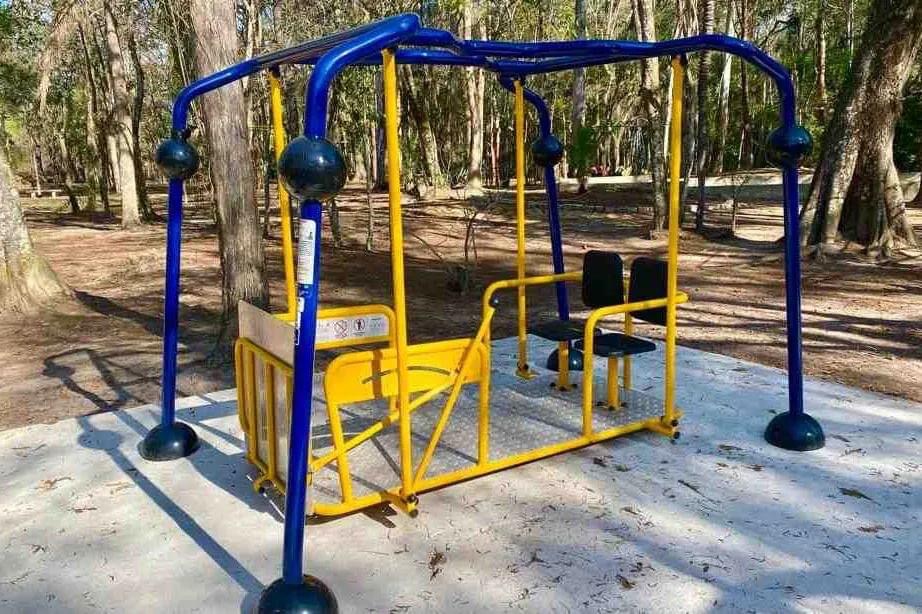 Em Cruzeiro, Prefeitura inaugura Academia e Playground adaptados