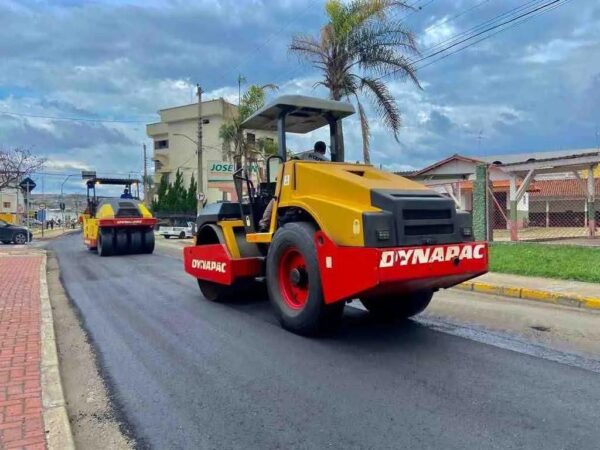Recapeamento do asfalto das ruas centrais de Cruzeiro estão em andamento