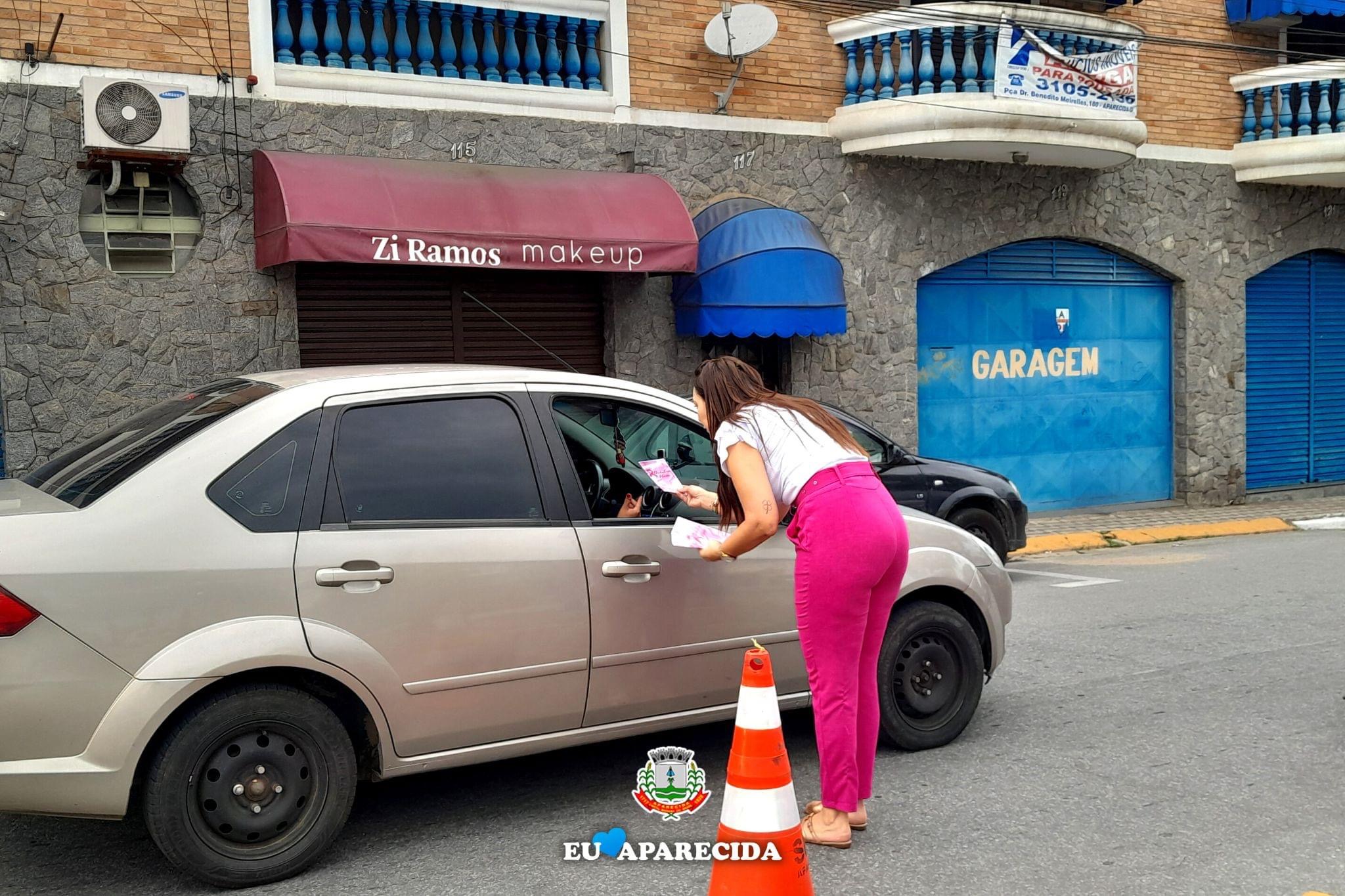 Secretaria da Mulher efetua pedágio de conscientização em Aparecida