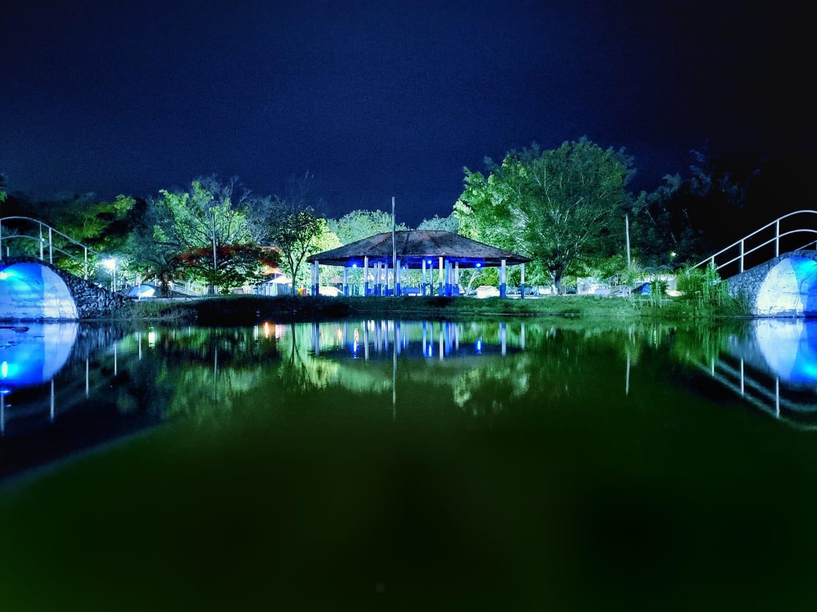 Parque Ecológico conta com iluminação especial para a Campanha do Novembro Azul