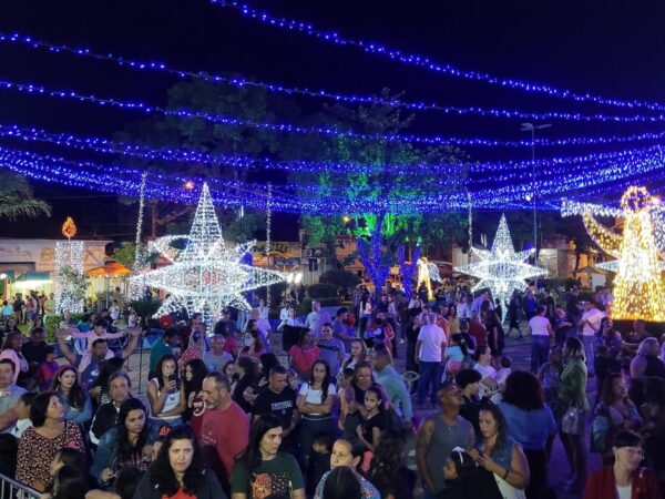 Cachoeira Paulista faz a abertura do Natal Iluminado da cidade