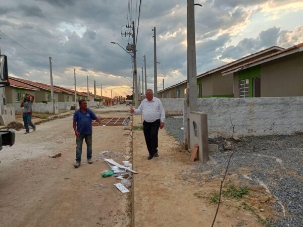 Mineiro visita obras das casas populares do CDHU