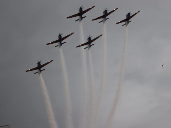 Cruzeiro recebe a Esquadrilha da Fumaça da Força Aérea