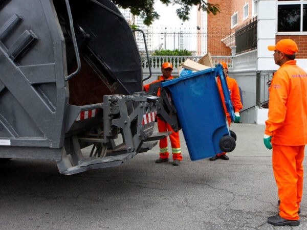 São José visita 550 condomínios pelo programa “Meu Condomínio Recicla”