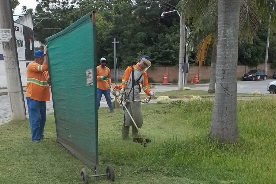 Equipe de serviços municipais segue trabalhando em Lorena