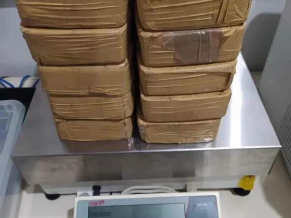 Mulher é presa com 10 quilos de cocaína em Lavrinhas