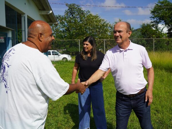 Prefeito visita bairros em Lorena e ouve pedidos de moradores