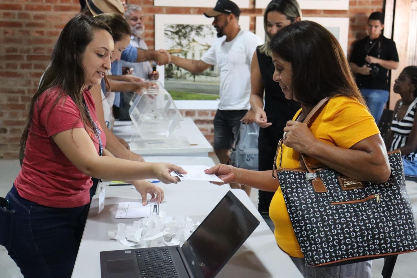 Prefeitura e CDHU fazem sorteio de endereços das famílias habilitadas para as casas no Santa Luzia