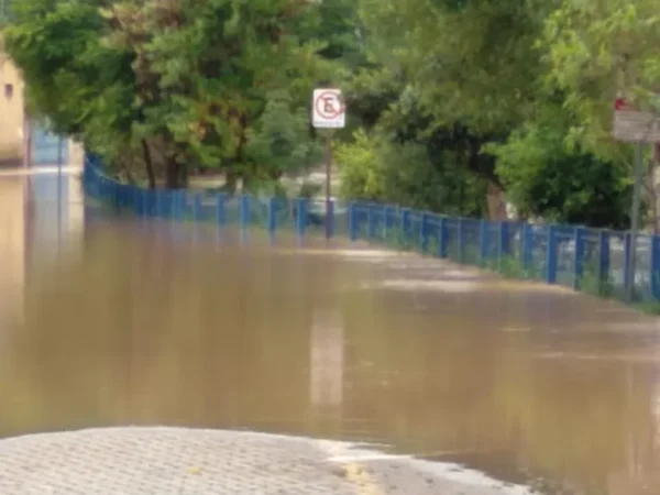 Nível do Rio Paraitinga volta a subir e deixa o município em estado de alerta