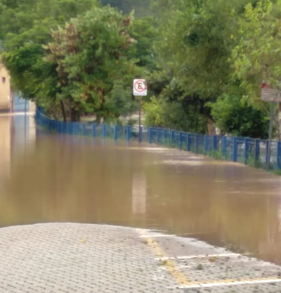 Nível do Rio Paraitinga volta a subir e deixa o município em estado de alerta