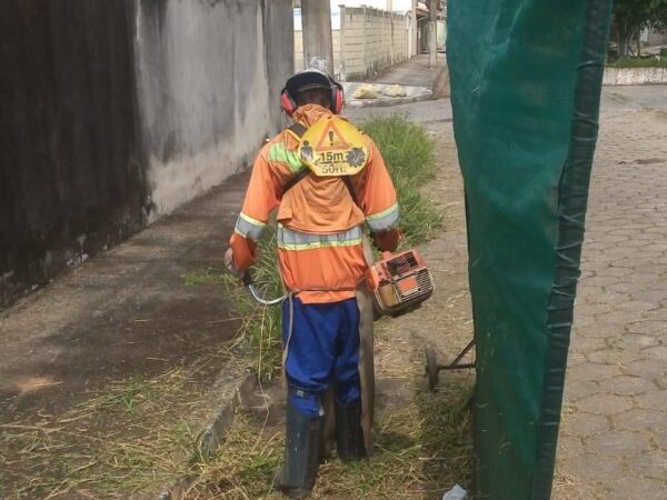 Lorena não para com os serviços de limpeza e manutenção na cidade