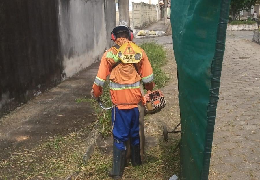 Lorena não para com os serviços de limpeza e manutenção na cidade