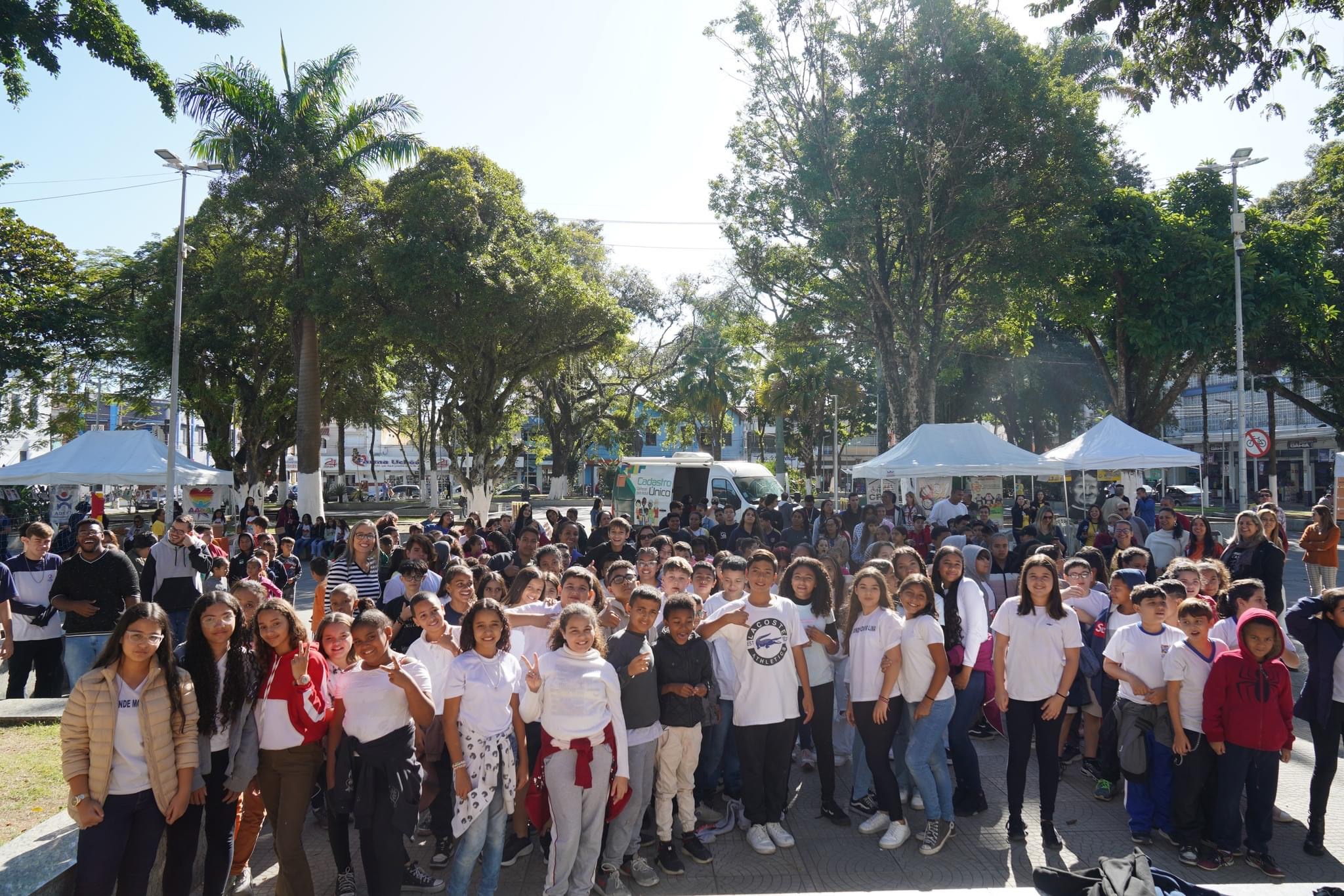 Prefeitura promove ação da campanha Maio Laranja na Praça Dr. Arnolfo de Azevedo