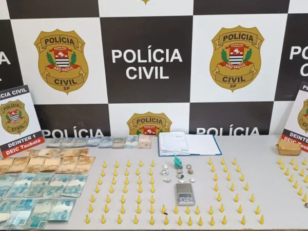Casal é preso vendendo drogas para detentos durante a saída temporária em Tremembé