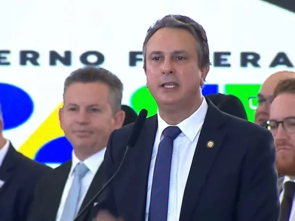 MEC lança programa para de R$ 2 milhões garantir que crianças saibam ler e escrever