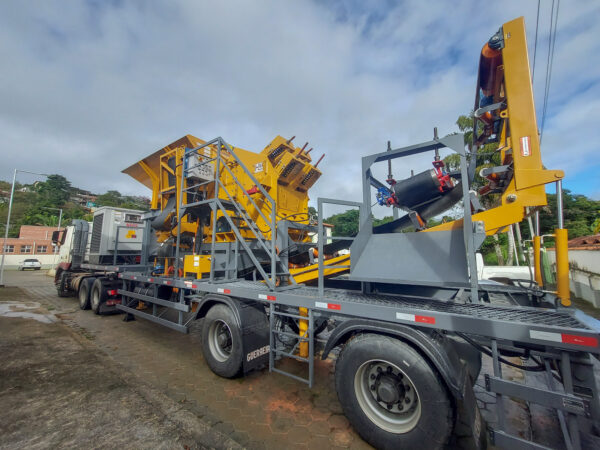 Reunião Ordinária do Consórcio Novo Vale marca entrega da Usina Móvel de RCC