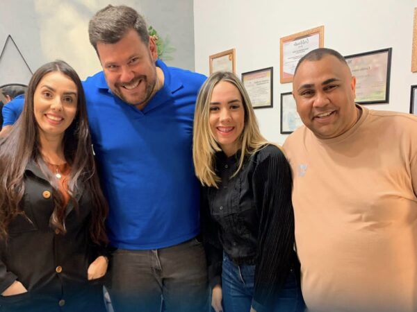 Lorena oferece cursos gratuitos para jovens na área de estética