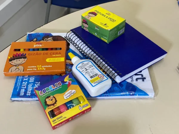 Com atraso de cinco meses, Taubaté entrega material escolar para alunos da rede municipal