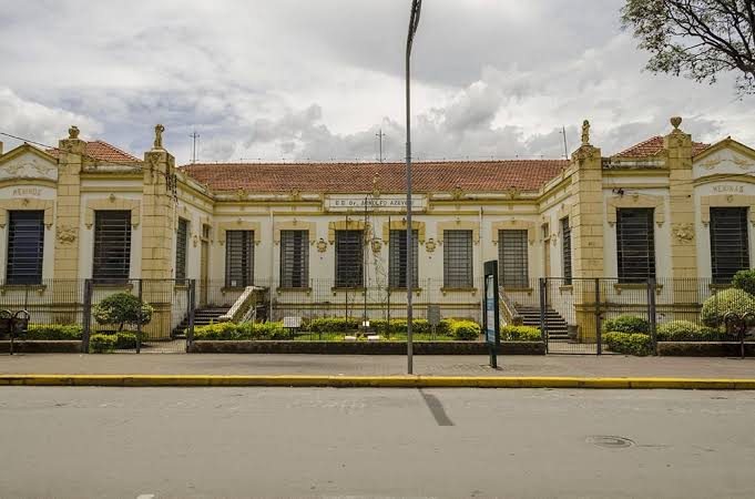 Anúncio de fechamento da escola Dr Arnolfo Azevedo gera protestos em Cruzeiro