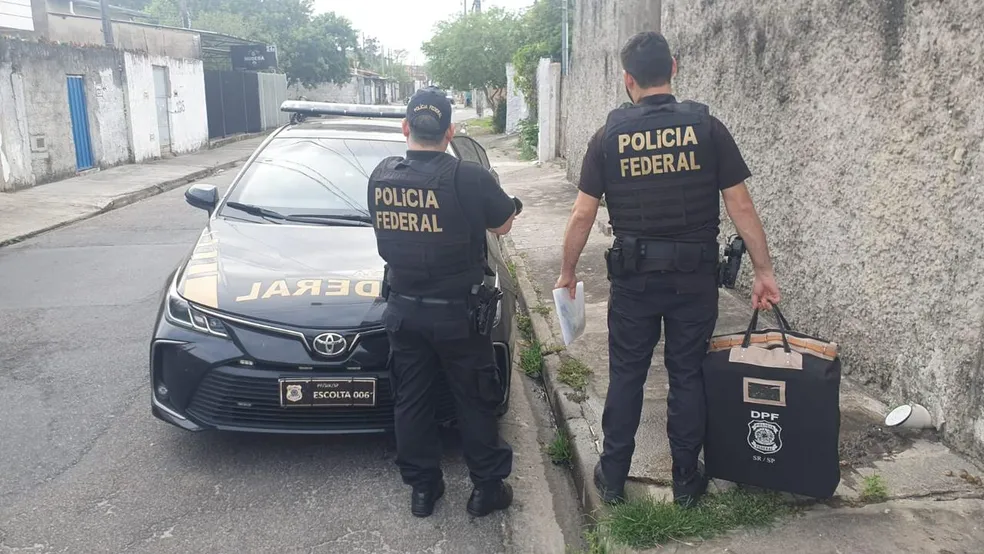 Polícia Federal faz buscas em casa de suspeito de compartilhar pornografia infantil em Taubaté