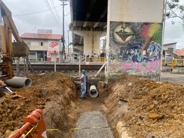 Prefeitura trabalha nas obras de drenagem no Jardim Margarida