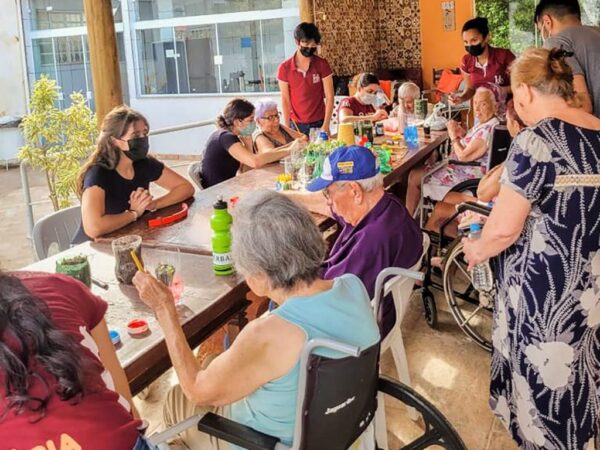 Evento beneficente em parceria com o curso de gastronomia da Faculdade Serra Dourada, arrecada fundos para ação de assistência a idosos em Lorena