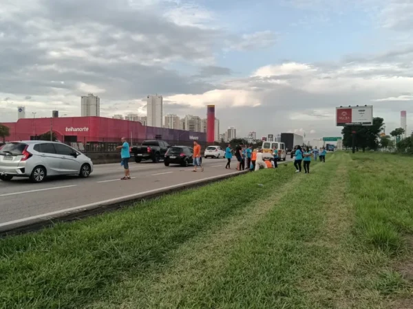 Romeiro é atropelado na Dutra em São José dos Campos