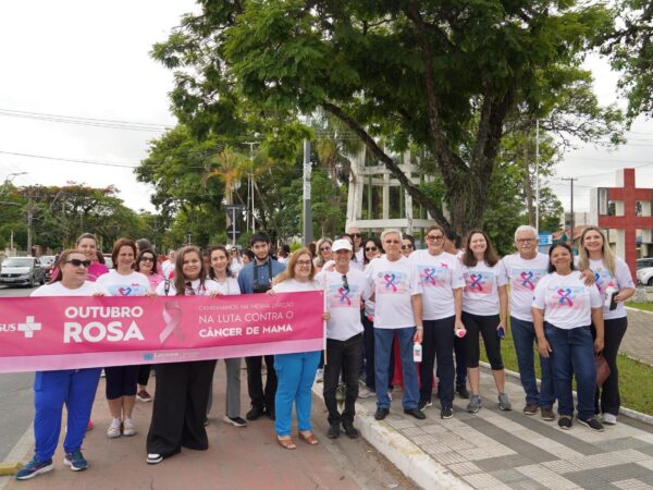 Prefeitura de Lorena realizou Caminhada de Conscientização sobre a Luta contra o Câncer de Mama