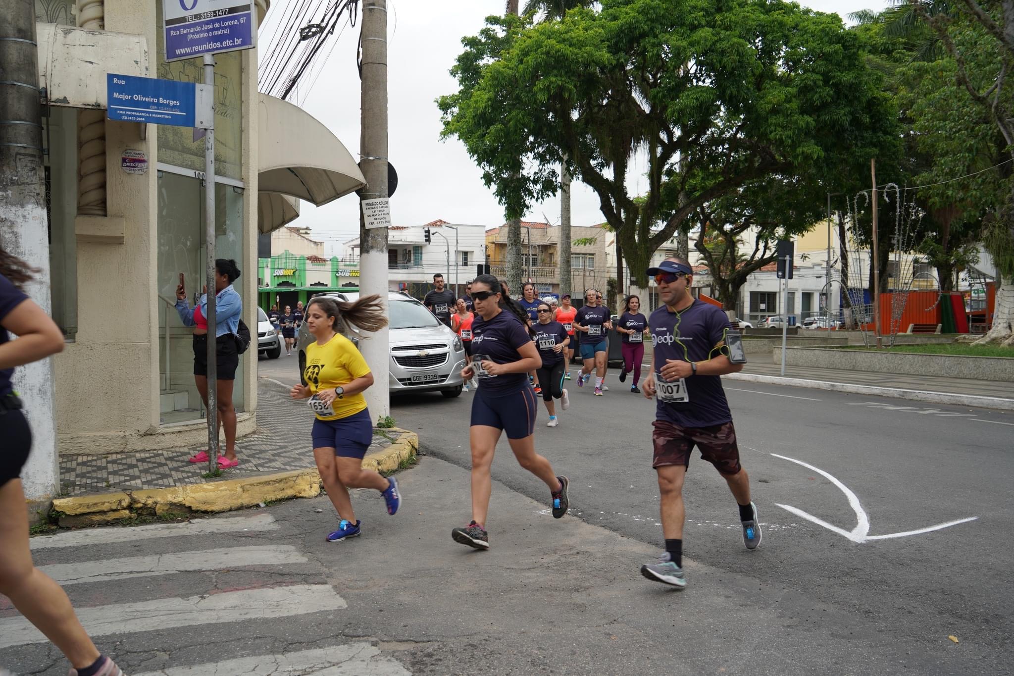 Corrida EDP reúne atletas em competição em Lorena